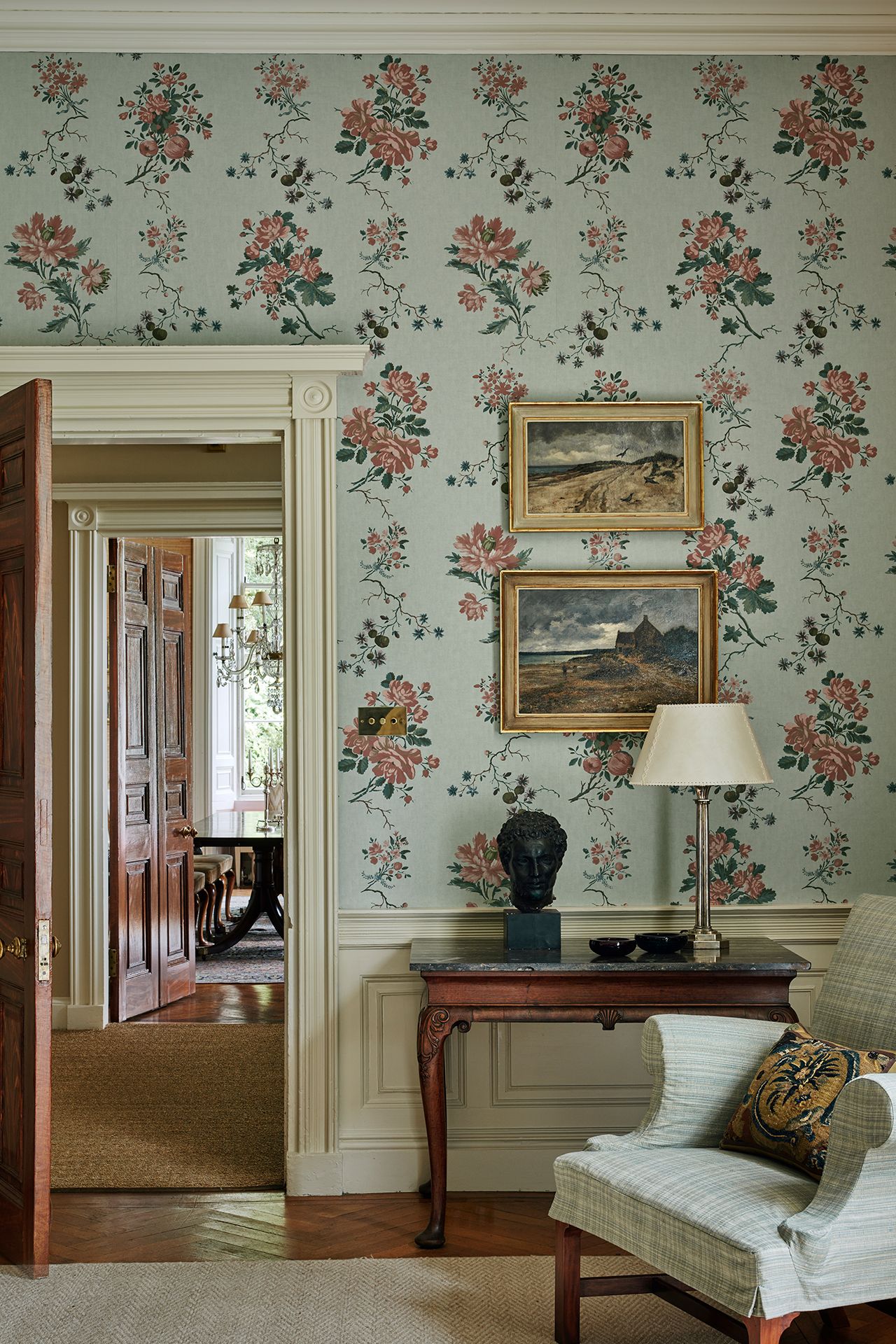 Designer wallpaper with floral pattern